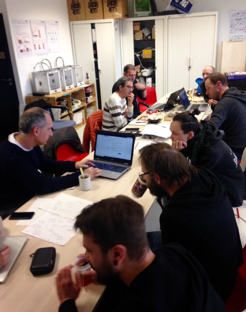 edulab_r2's tweet photo. Retour sur la première partie de l'atelier "noise-box" :
Le design est imaginé et le système de captation du son fonctionnel 👌
Rendez-vous le 4 février pour la fabrication et le montage de l'objet ! #silentbox @mcerennes @LabFabfr https://t.co/6ezhPxRBCK