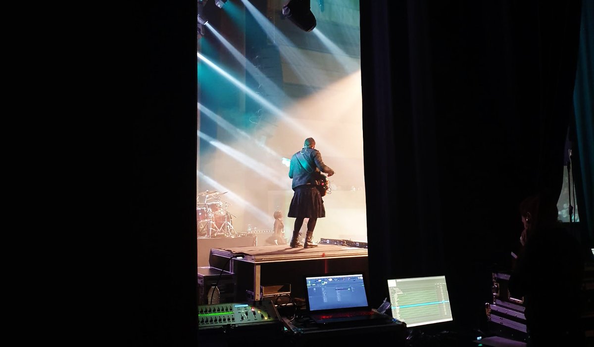 ¿Cuántos de vosotros habéis tenido la oportunidad de ser testigos de todo lo que se esconde detrás de un show de #MusicHasNoLimits? 👀✨ #BackstageLife