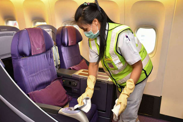 NationBreaking's tweet image. AIRLINES INCLUDING British Airways, Lufthansa and Air France suspend flights to China as the country struggles to contain spread of coronavirus.