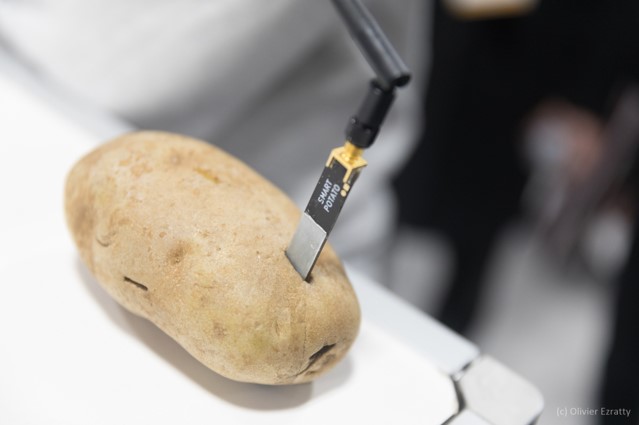 Pole_Systematic's tweet photo. 😃#BacktoCES2020 Le picth! En live... par Nicolas Baldeck "vous avez déjà une cafetière connectée... Qu'est ce que ce petit appareil connecté... qui vient récupérer les ondes de la patate désormais capable de communiquer avec votre GSM... elle devient un assistant personnel ! " https://t.co/BNP5aZFGQW