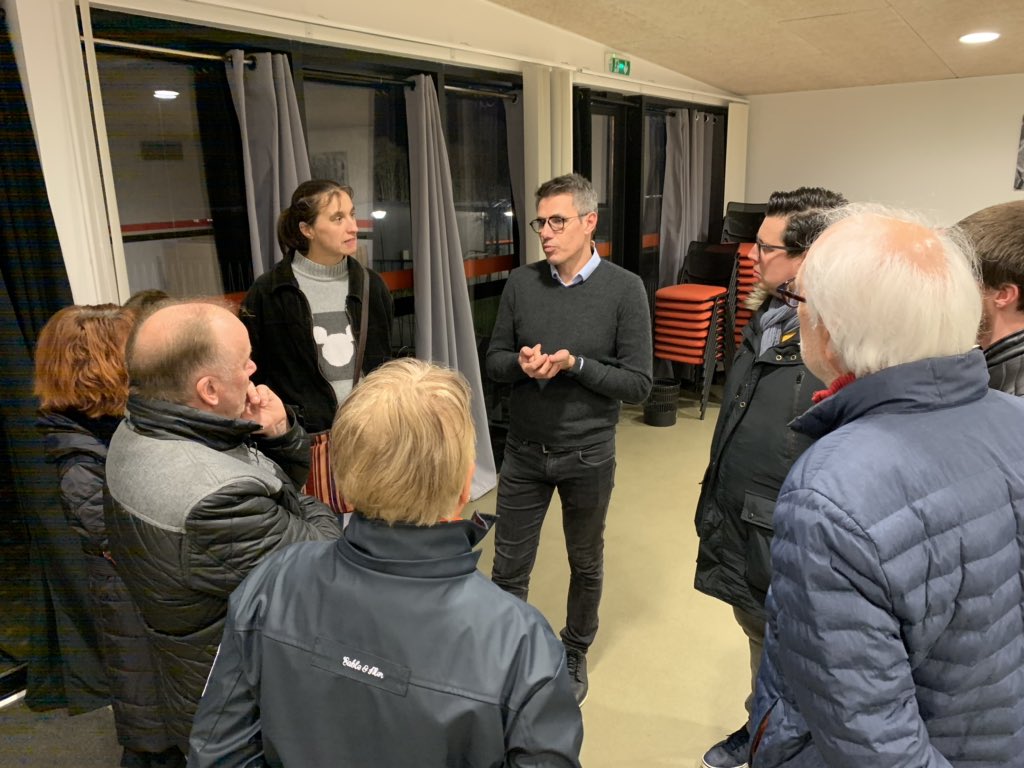 🤝 Moment d’échange entre le coach et quelques abonné(e)s tirés au sort lors d’un jeu concours ! 🍀🟠⚫️