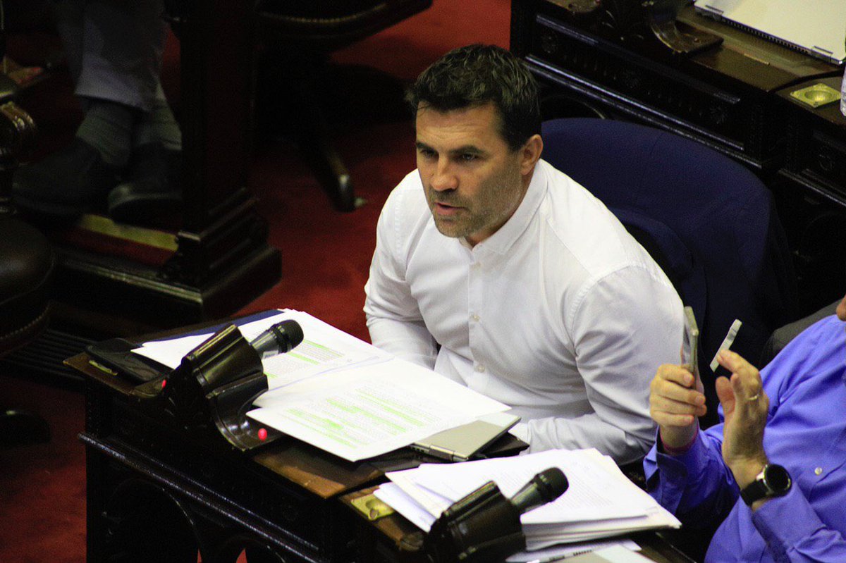 unionxlapatria's tweet photo. “Debemos diseñar nuestro propio plan, definir cuáles son las condiciones y planteárselas a los acreededores, con la mayor voluntad de pago pero también con un sendero que podamos cumplir" @dariomartinezpj 

Intervención completa 👇🏻
https://t.co/1QCivR4Nfk

#DeudaInsostenible https://t.co/bLSnYzGrVy