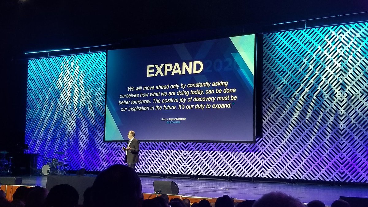 TEKLYNX's tweet photo. Looks like our Product Manager, Travis M. Wayne, is having fun as the captain of teamwork at @ZebraTechnology #Expand2020 https://t.co/11r6VZKbM1