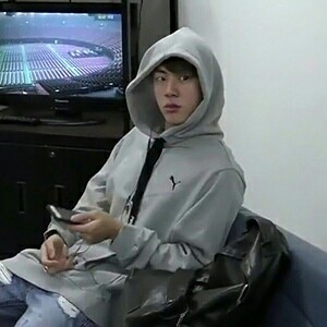 Potro_on's tweet photo. Арми, СОС! Когда обычно стартуют продажи билетов на концерт? 
#btstickets #bts https://t.co/CAeGUCaL4N