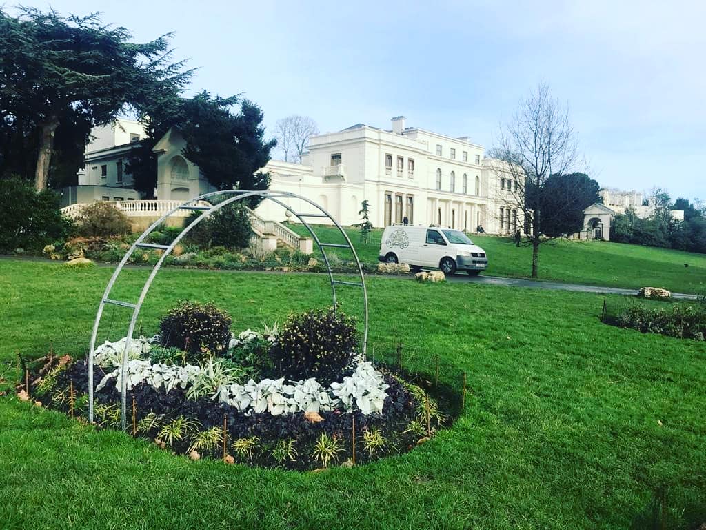 Gunnersbury1's tweet photo. Then ➡️ and now!
We have recreated the rose basket beds originally made in the time of Hannah Rothschild, around 1866.
Thanks to Neil at @HOTMetalworks for the installation and for working with local people from @hestonwestcp on their own design. https://t.co/1uACjxmLFx
