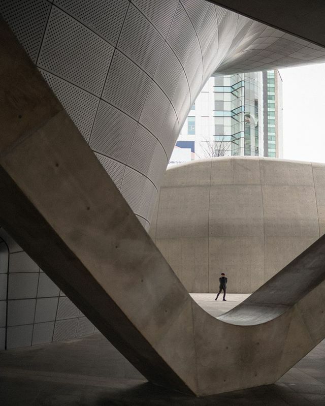 onarchitect's tweet photo. #Dongdaemun #Design Plaza - 
Zaha Hadid - #Seoul, #SouthKorea #art #architecture #design https://t.co/A7XUUkRTTl