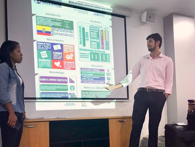 upsalesianaec's tweet photo. 📈📲 Con el objetivo de promover y fortalecer la investigación académica y científica en el campo de la #Comunicación, estudiantes de la sede #Guayaquil presentaron sus trabajos en el evento "#PosterDay: mi investigación en 180 segundos". #SoyUPS 💛💙 https://t.co/Oclep7g9dA