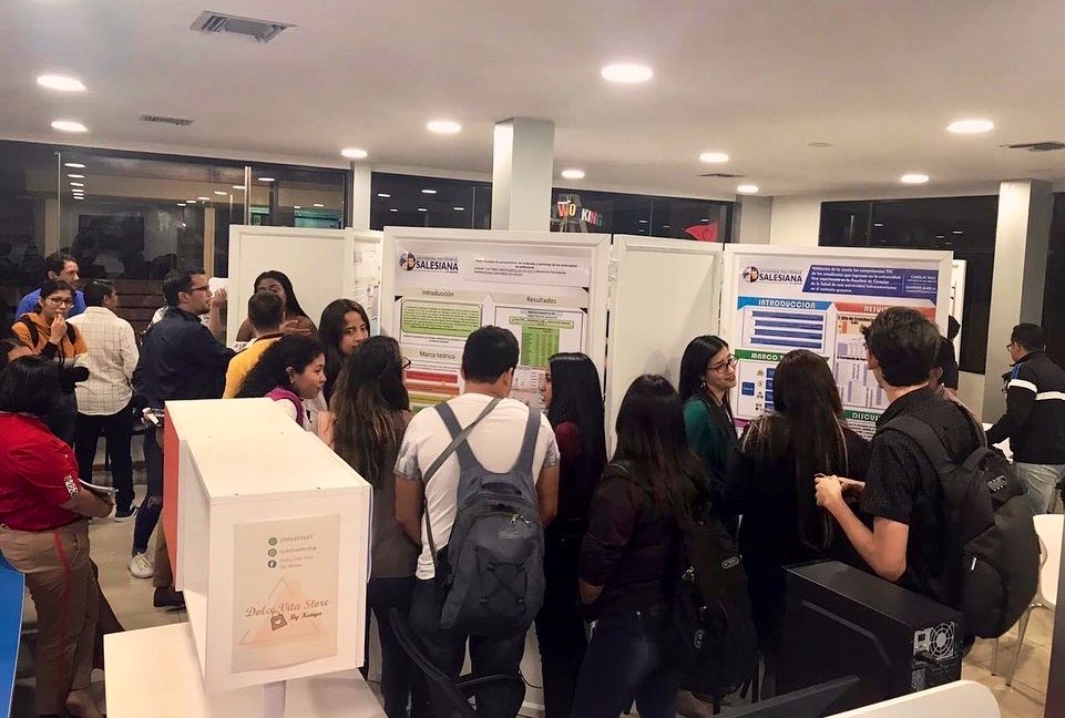 upsalesianaec's tweet photo. 📈📲 Con el objetivo de promover y fortalecer la investigación académica y científica en el campo de la #Comunicación, estudiantes de la sede #Guayaquil presentaron sus trabajos en el evento "#PosterDay: mi investigación en 180 segundos". #SoyUPS 💛💙 https://t.co/Oclep7g9dA