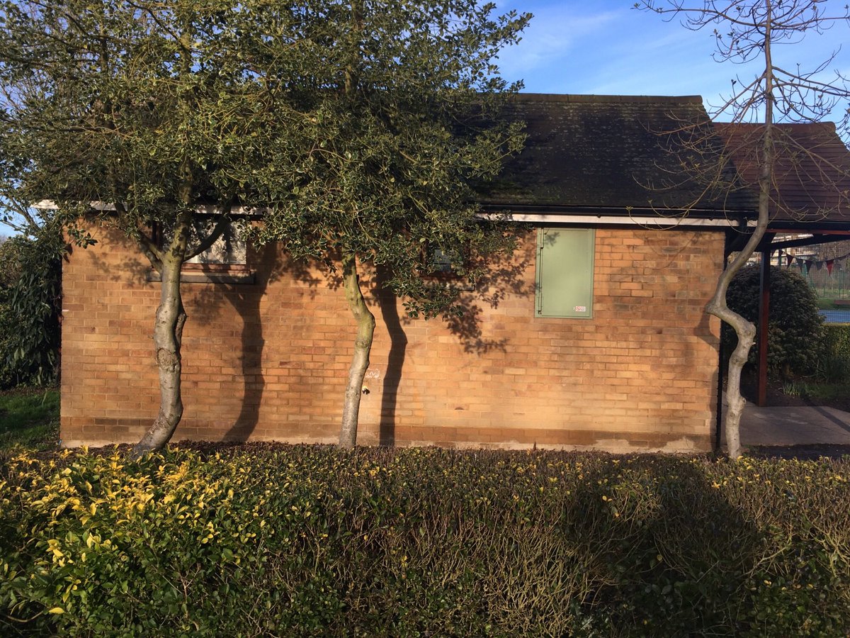 PalmersGreenery's tweet photo. Graffiti gone...for now! Thanks to FoBP and @EnfieldCouncil ASB team https://t.co/8ija1vHdb3