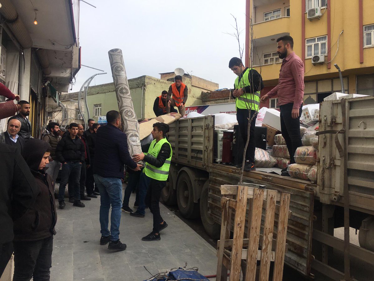 Her yardım, cennete doğru bir basamaktır.
 #girikamosizinle
#silopi
#Elazığ
Rabbim ayağınıza taş değdirmesin.