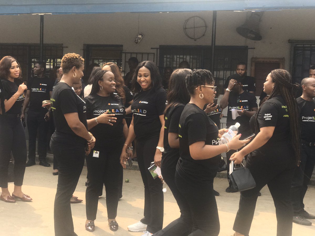 CeeOgbonnaya's tweet photo. Sleeves rolled... let’s get started!#RBDProjectLEAD
#AccessBank
#iVolunteer
#EmployeeVolunteer https://t.co/FTf6sMSazf