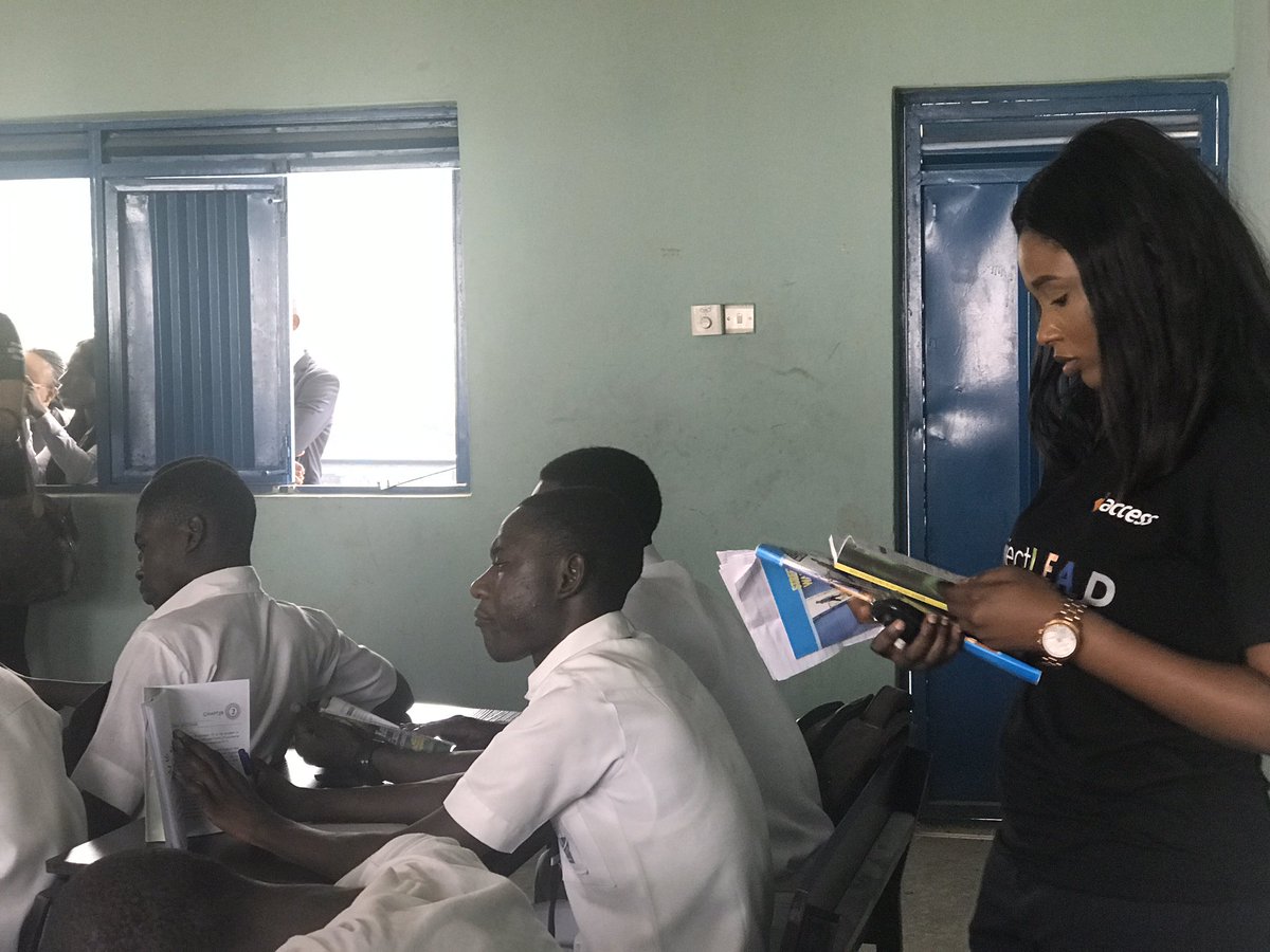 CeeOgbonnaya's tweet photo. Sleeves rolled... let’s get started!#RBDProjectLEAD
#AccessBank
#iVolunteer
#EmployeeVolunteer https://t.co/FTf6sMSazf