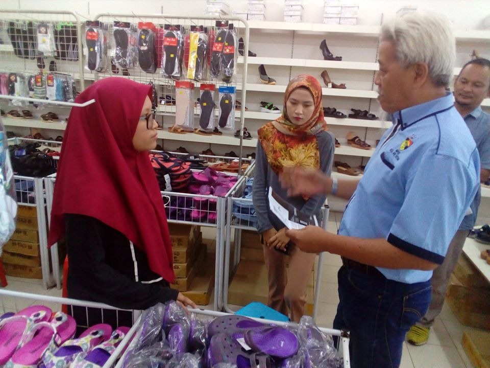 Info On Wheels JaPen 29 Jan 2020 (NEGERI SEMBILAN)

🔶 Rembau
🔶 Kuala Pilah

Fokus penyampaian maklumat:

🔷 Novel Coronavirus (2019-nCoV)
🔷 Inisiatif/ Dasar kerajaan

#coronavirus
#InfoOnWheels
#JabatanPenerangan
#SayangiMalaysiaku
#MalaysiaBersih
#KemakmuranBersama