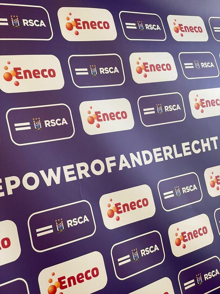 DelmeeJJ's tweet photo. Vandaag echt een uniek project mogen inhuldigen: een duurzame #crowdfundingsactie met #rscanderlecht #rsca Fans kunnen meegenieten van de duurzaamheidsplannen van de club @enecobe https://t.co/dM6eaOoxZ8 https://t.co/O2pOv9U4Uo