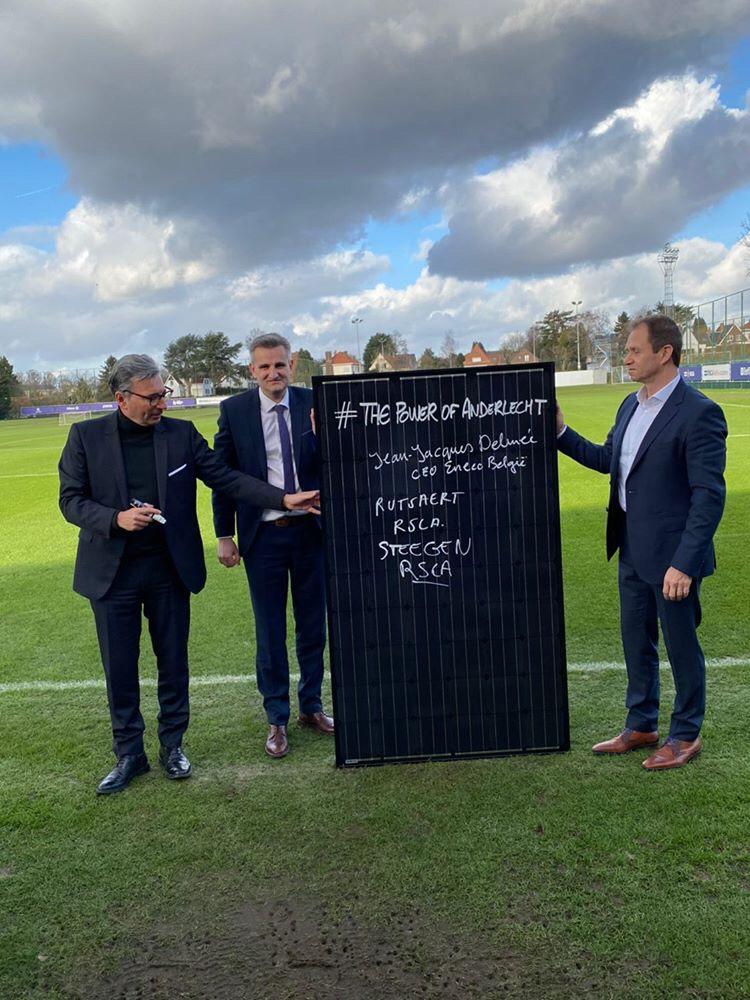 DelmeeJJ's tweet photo. Vandaag echt een uniek project mogen inhuldigen: een duurzame #crowdfundingsactie met #rscanderlecht #rsca Fans kunnen meegenieten van de duurzaamheidsplannen van de club @enecobe https://t.co/dM6eaOoxZ8 https://t.co/O2pOv9U4Uo