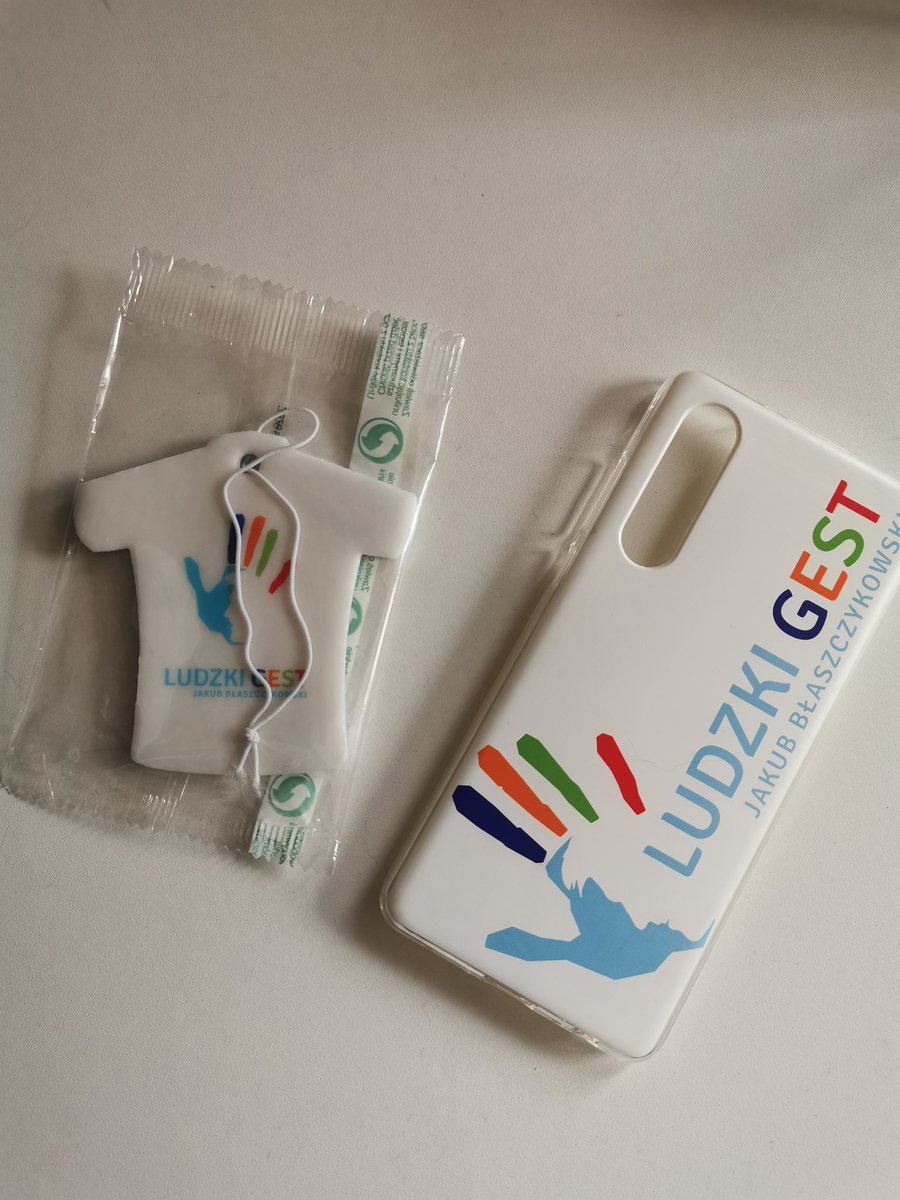 ReprezentacjaPN's tweet photo. Hej kibice!

W czasie, w którym z niecierpliwością czekamy na mecze Reprezentacji pamiętajcie, że możecie wesprzeć fundację Ludzki Gest Jakuba Błaszczykowskiego!

W sklepie znajdziecie naprawdę fajne gadżety jak kubki, bluzy oraz cudowne case na telefon (polecam z całego serca!) https://t.co/GWDuSiS1FY
