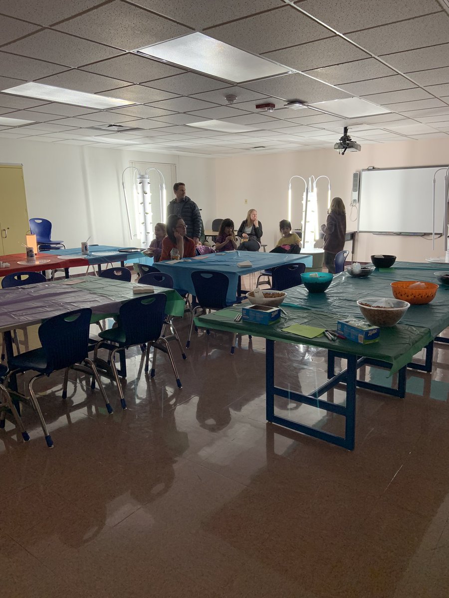 Successful”Camping Theme”  Family Literacy Night...students and families “read under the stars”, listened to a storyteller, and read a recipe to make their own fun snack. <a href="/JeffcoSchoolsCo/">Jeffco Public Schools</a> @JCIRA18
