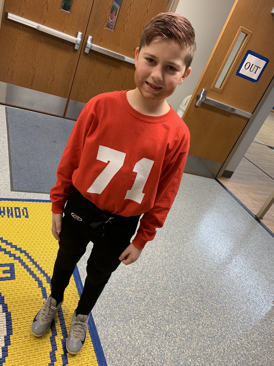 sarahlove2smile's tweet photo. Hey @MitchSchwartz71 Spirit Week is going strong @OlatheTomahawk today is dress like your favorite Chiefs player day!! I had to make a shirt late last night because this 3rd grader insisted he be you!! ❤️🏈🎊 https://t.co/Qi4ZhWChzJ