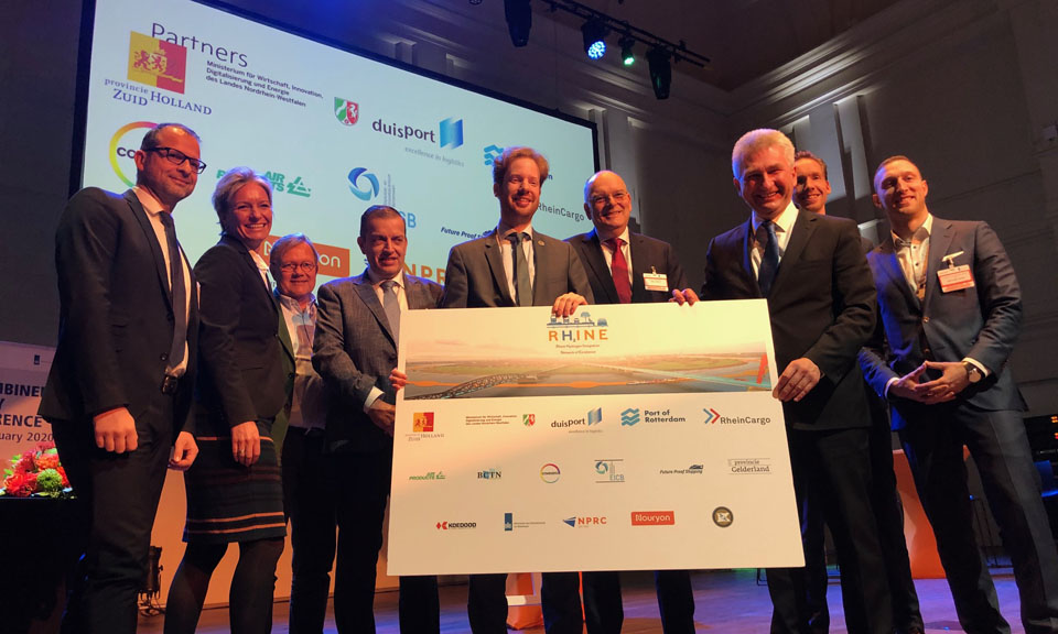Zuid-Holland en Noordrijn-Westfalen maken samen het goederentransport duurzamer bit.ly/2uLrYbG met <a href="/floorvermeulen/">Floor Vermeulen</a> #elkedagbeter
