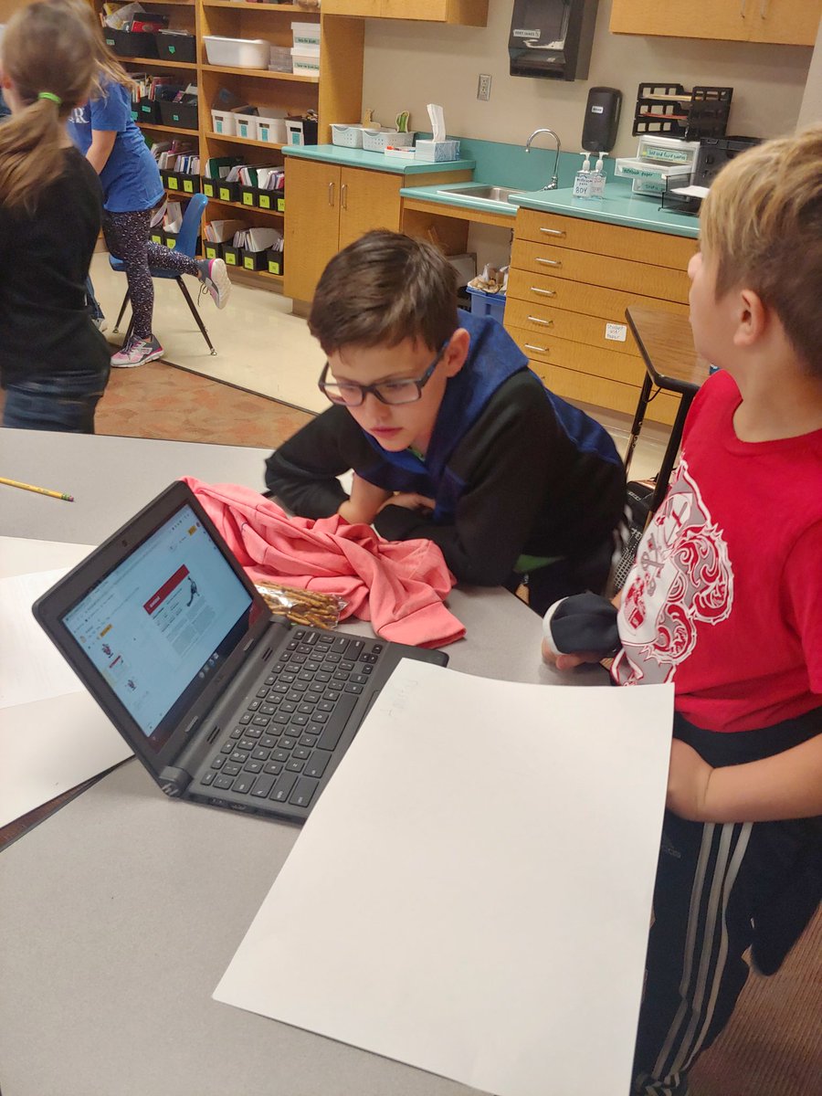Making posters to share what we are learning about our Houses! @isibindibeck <a href="/beckaltruismo/">Beck Altruismo</a> <a href="/BeckReveur/">Beck Reveur</a> <a href="/AmistadBeck/">Beck Amistad</a> <a href="/BeckElem/">Samuel Beck Elementary</a>