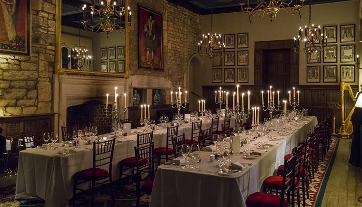 CotswoldsInfo's tweet photo. Indulge in an evening with Taittinger Champagne @EllenboroughPk  - a five course meal in the incredible setting of the 15C Great Hall, whilst sampling four of Taittinger's excellent champagnes - on Friday 7 February https://t.co/ybwq2thpqx https://t.co/whJYKMDiOM