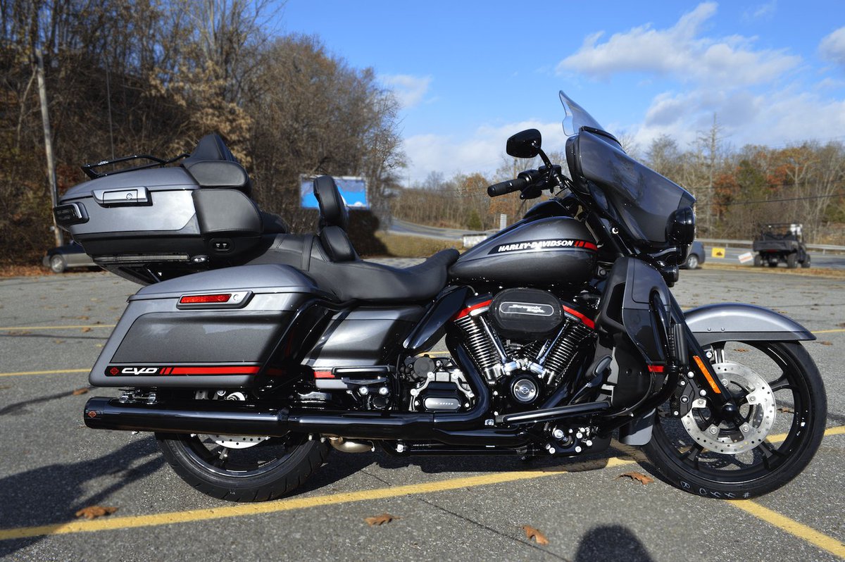 WoodstockHarley's tweet photo. We can make it #rain CVOs...
Stop by to checkout the #2020harleycvo lineup!
#cvolife #customvehicleoperations #harleydavidson #woodstockharley #cvostreetglide #cvoultralimited #2020cvo #2019cvo https://t.co/ECUBQRO2Op