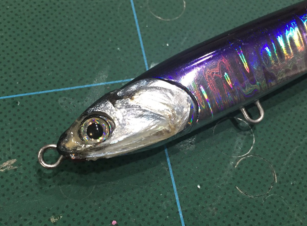 Gaburilures Kei 試しにオズマにカタクチイワシ剥製パーツを合わせてみたら ほぼジャストサイズでした 同じルアーでも顔つきを変えるだけで印象が随分変わりますね 市販品のルアーにカスタムしてみても面白い物が出来るかもしれません オズマ