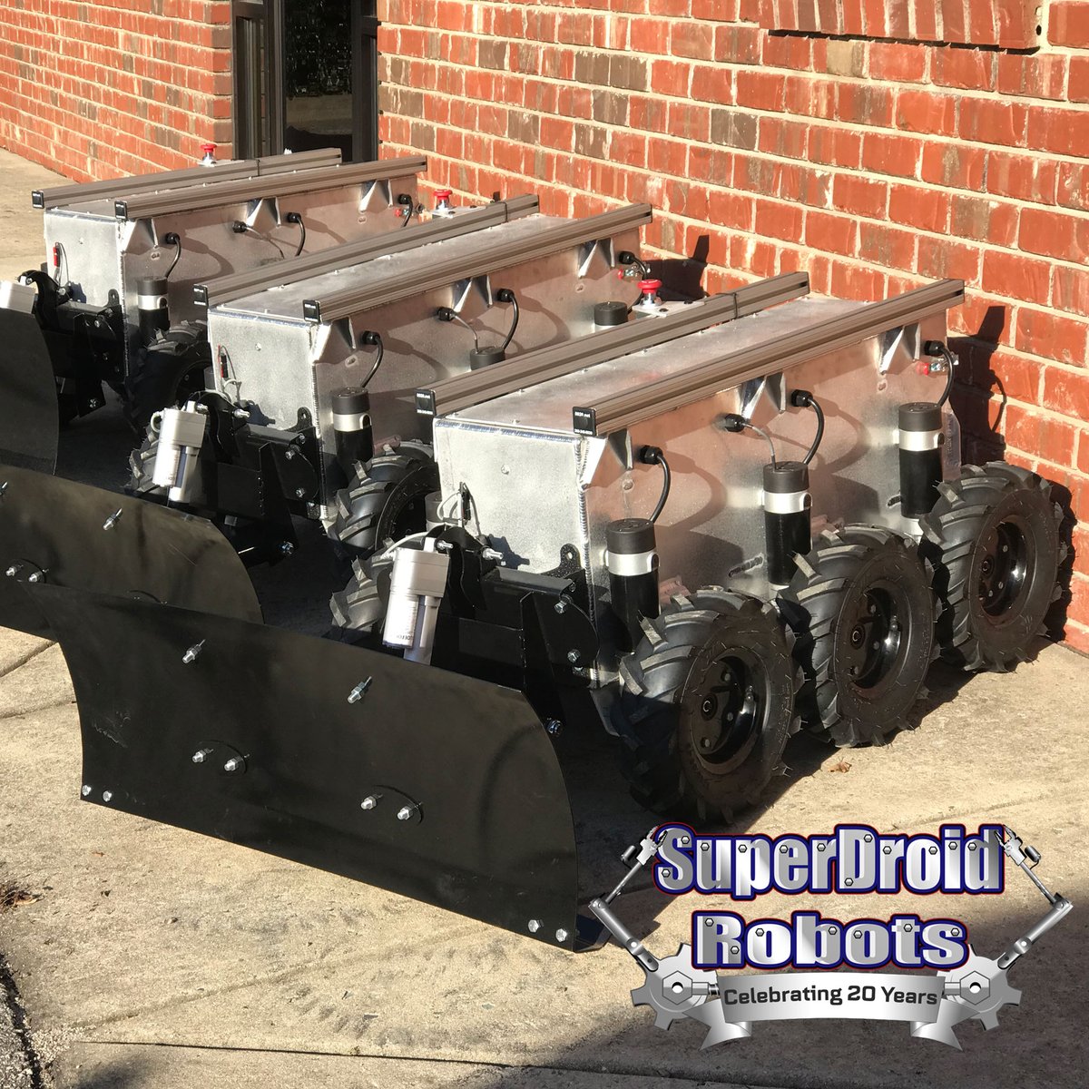 SDRobots's tweet image. #SuperDroidRobots is ready to help fight back against the snow! This group of #rc #robot #snowplows are guaranteed to tackle bad weather and clear the path for you! Find out more about our custom robots here: ow.ly/fcm750y7smi