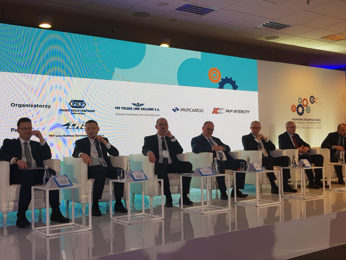 kolej2023's tweet photo. Uczestnicy Kongresu Rozwoju Kolei biorą udział w panelu dot. Kolej + jako recepty na wykluczenie komunikacyjne i gospodarcze.@MI_GOV_PL @PKP_SA @PKP_PLK_SA @PKPIntercityPDP @pkpcargo_media @KolejLodzkie https://t.co/sE3rCBKTxk
