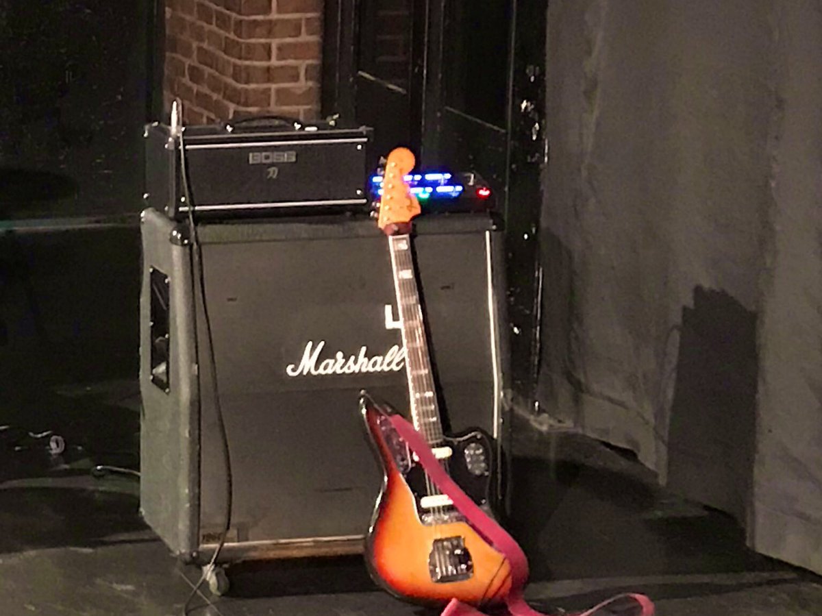 buzz_unofficial's tweet photo. 【G #使用機材】

Guitars
Fender 1972 juager
ibanez AS

Effects
Line6 HX effects
Boss katana head
rocktron midimate

synth
roland JD-Xi

DJ
native instrument traktor control s2 mk3 https://t.co/bXKnopFEu1