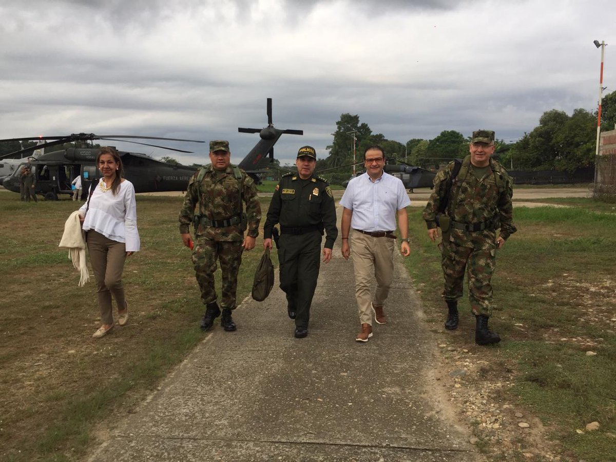 cjportillaj's tweet photo. @aoinekoro @HistoriaTundama @robertogarzon12 @colombia_hist @ronald25oz @slizarazoh @anjomeco @dle0n99 @CucutaOnline @CucutaNdeS @CucutaNoticias @CucutaDenuncia @areacucuta @tukanalnoticias @NoticiasTRO @fonsecaradio @JesusAPecas @MIGUECARDENAS1 @nortedecorazon @historiabucara @noticucuta @conecta2_CR @miguelcardenas0 @seculturanorte @mincultura @ViveCucuta @JaimeClaro @VisitaCucuta @PoliciaCucuta @tachirense89 @millaromerosoto @nelsonmarqz55 @CucutaToche @juanpablocelisv @HapknyH @Pamplonacultura @PamplonaNdS @nortedsantander @AyerColombia @admbochalema1 @AlcaldiaBochale @Turismo_NdeS @CAFEGALAVIS @MuseosColombia @PaisajeCol @SondraM44204338 A esta hora autoridades de Ejército Nacional y Policía Nacional de #NdeSder en compañía de @Gobernorte llegan a  #Tibú para acompañar al señor presidente  @IvanDuque en su visita junto a #HowardBuffet #ProtegiendoElTerritorio @Ejercito_Div2
@RafaGuarin

https://t.co/ASsmqm32h2