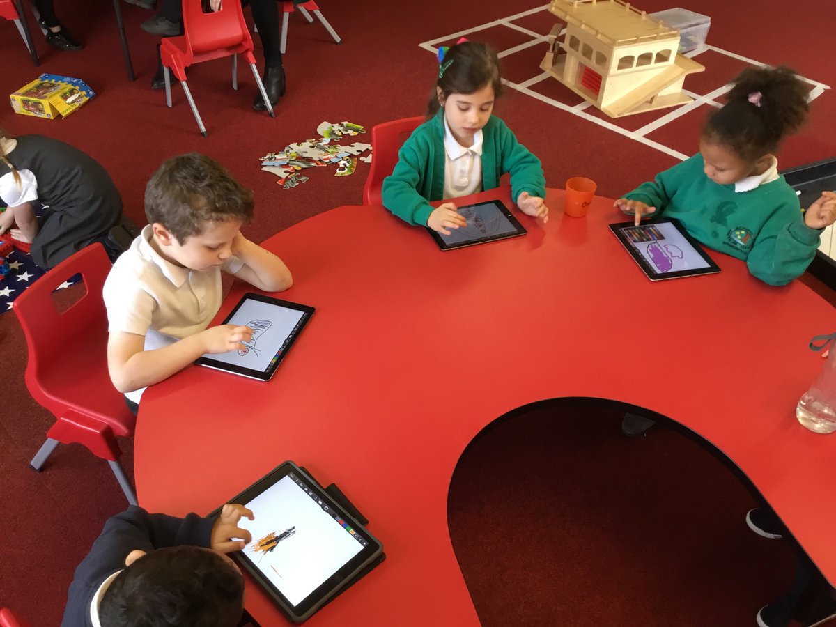 Springwood_Prm's tweet image. We are designing swords using the show me app #springpowis #springict