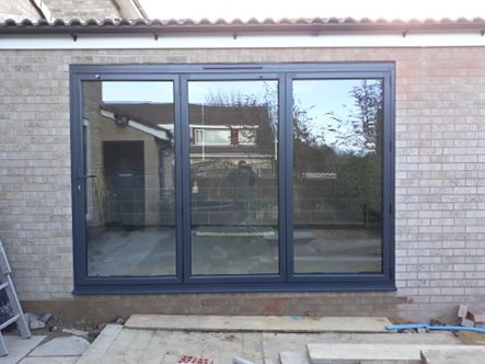 bespokedarlo's tweet photo. Anthracite Grey, 3 Leaf Bi-Folding doors done! 
@tyermanderek @yetiperm73 👏🏽🤩 https://t.co/cqnqQ02PMs