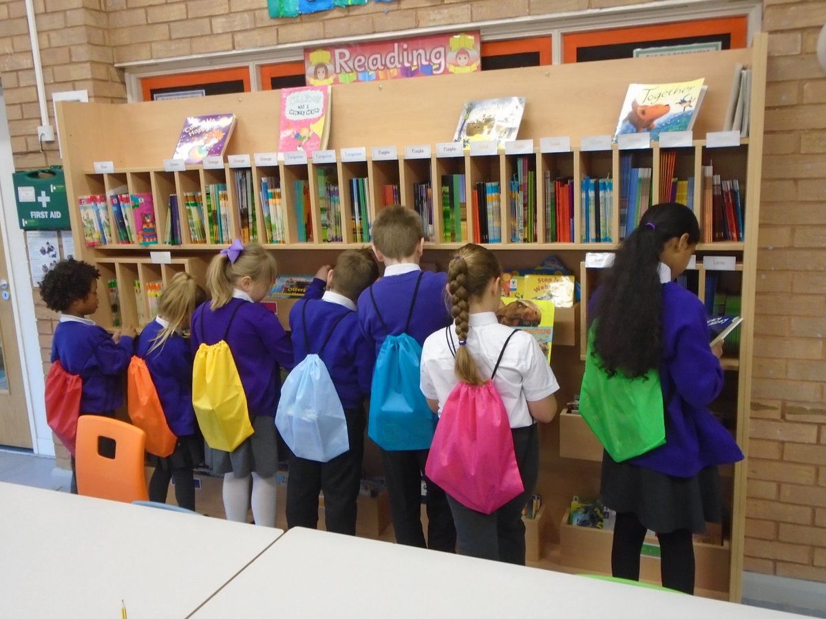 BirchwoodCE's tweet photo. The children are very excited about their new personal library bags! #bcepsreading https://t.co/RzXAJCF6YU
