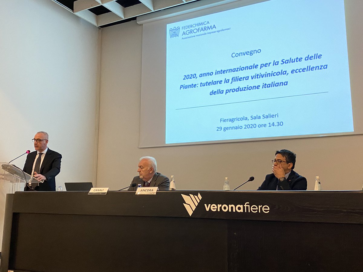 A <a href="/fieragricola/">Fieragricola Verona</a> con <a href="/FAO/">Food and Agriculture Organization</a> <a href="/Agrofarma_news/">Agrofarma News</a> <a href="/Unicatt/">Università Cattolica</a> Piacenza <a href="/nomismaustampa/">Nomisma</a> <a href="/coldiretti/">Coldiretti</a> <a href="/news_LIA/">L'InformatoreAgrario</a> per capire come incidono gli #agrofarmaci sulla difesa delle colture nell’anno internazionale della salute delle piante #PlantHealth #IYPH2020