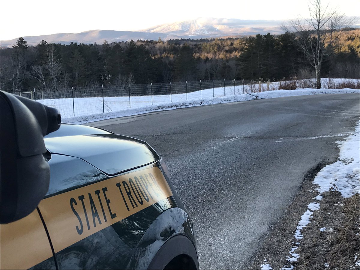 VSP_Mark's tweet photo. Happy Wednesday Morning... a beautiful morning on patrol with a great view of Stratton Mountain in the distance. Remember to buckle up, slow down. @NWSBurlington @AOTVermont @511VT @VTStatePolice #DoYourPartDriveSmart https://t.co/9LxD3KDNrj
