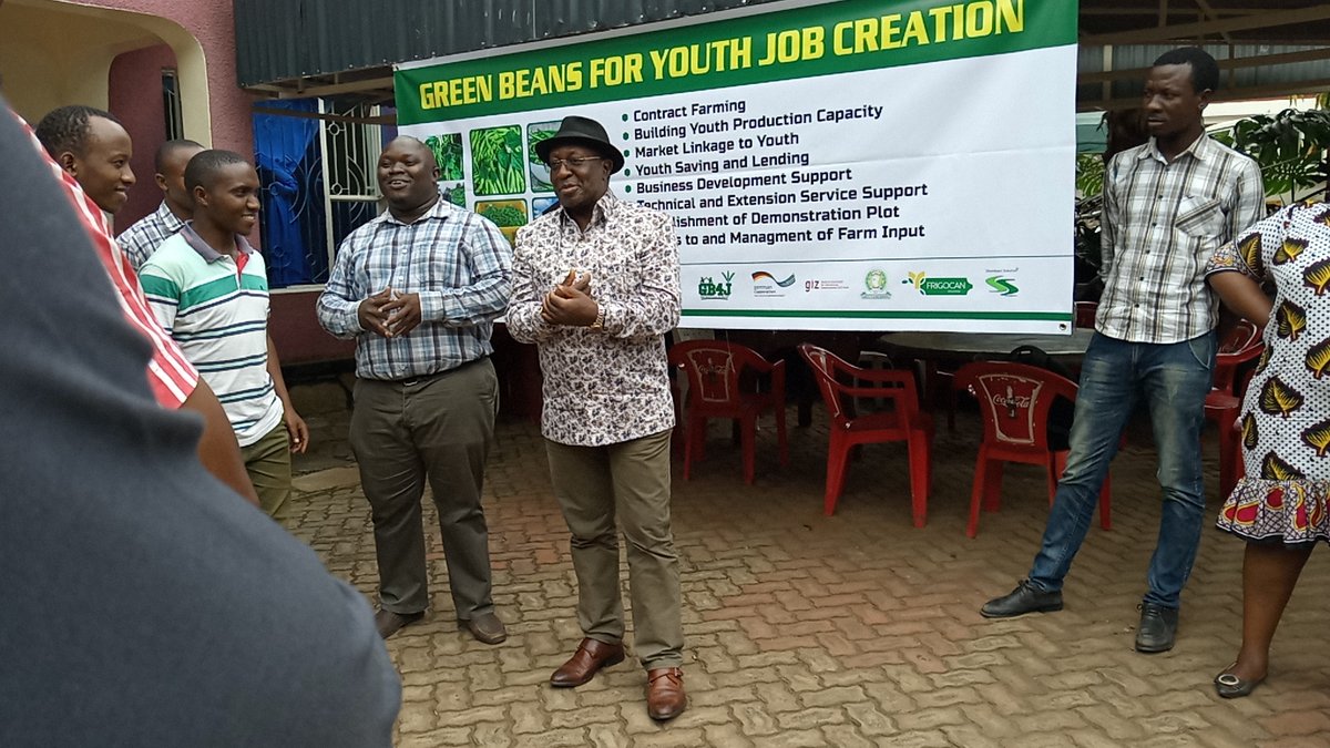 drabainc's tweet photo. @ShambanSolution 
GREEN BEANS FOR YOUTH JOB CREATION

 Shambani Solutions has entered into a partnership with Kenyan based company (Frigocan) to link youth to green beans production under Contract farming  for accessing employment and increase income in Babati  @eaciidea https://t.co/YFEERJ21dC
