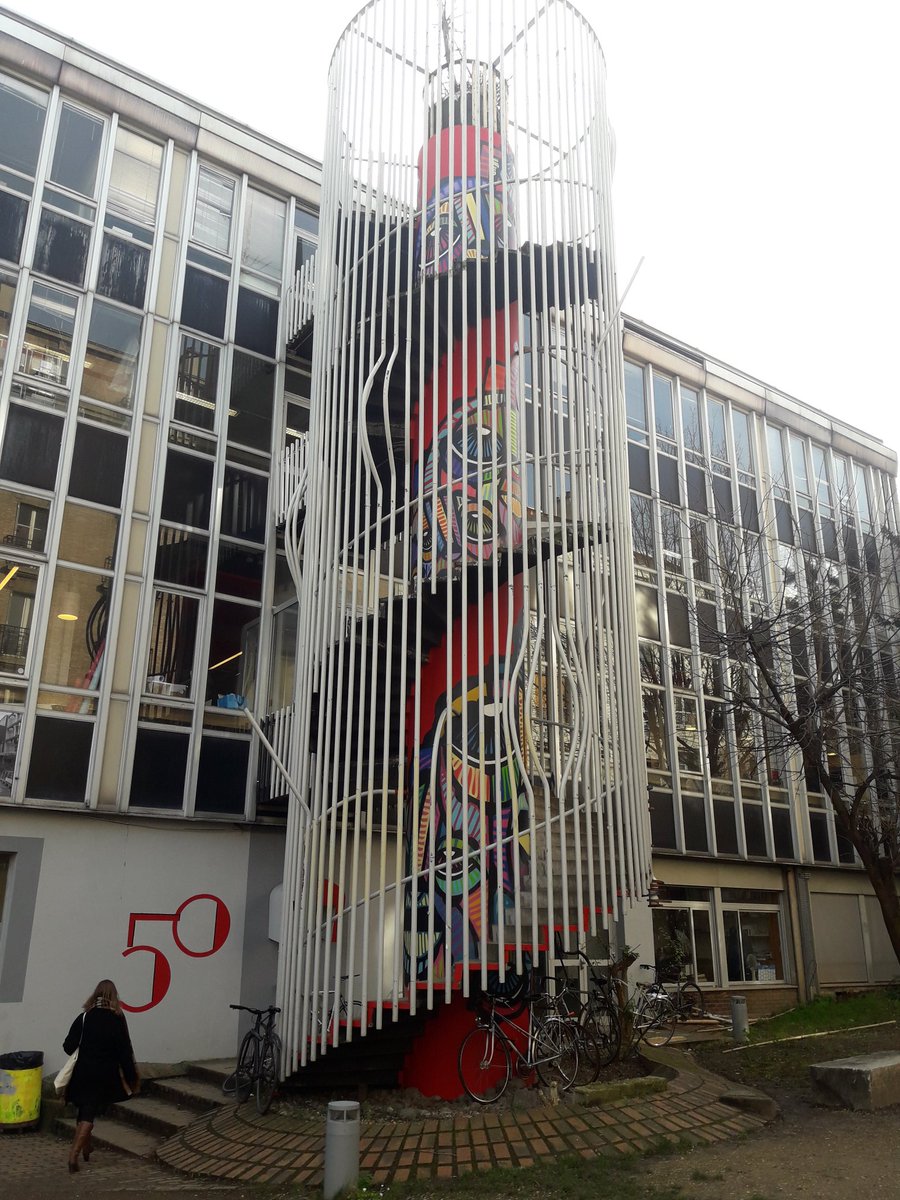 benoit_furet's tweet photo. Soutenance de thèse ce matin à l'École d'Archi Paris-La Villette 
Sujet: La mécatronisation de la conception architecturale et de la construction 

Une thématique menée au @LaboLS2N à @IUTNantes dans la @Halle6Ouest et mise en œuvre avec #Batiprint3d de @UnivNantes et @OuestValo https://t.co/c24rFyAKBh