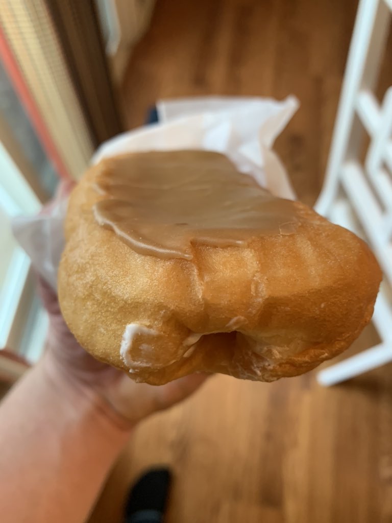 GregOver3's tweet photo. #GetCreamed for Breakfast #donut #glazedclan #grubgang #yummy #maple #sugar #foodporn https://t.co/Q8jO9WtERL