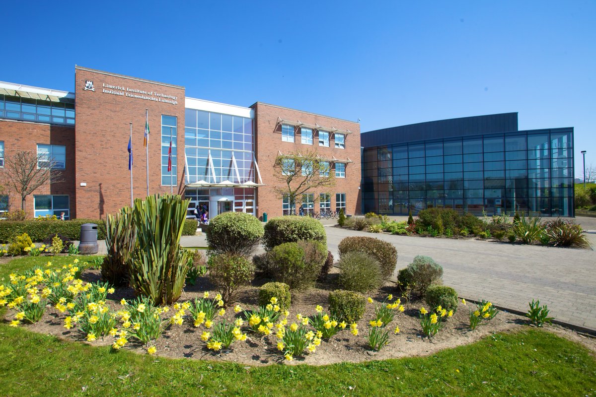 FlemingCollege's tweet photo. #DYK you can take your diploma to Nova Scotia, British Columbia or Ireland? Visit @AcadiaU, @RoyalRoads, @ITTralee or @LimerickIT to explore your education pathways at the #FlemingPathways Fair! 10 a.m. to 2 p.m. today in the KTTC and Steele Centre, Sutherland Campus. https://t.co/JKES3x6fqX