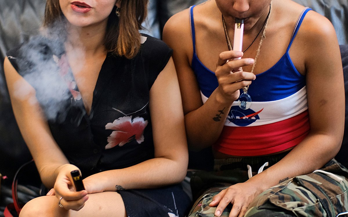 snowtill's tweet photo. California tests find illegal vapes tainted with additives https://t.co/z57kY1Opts via @Leafly #cannabis #weednews https://t.co/Ql8Xp6brok