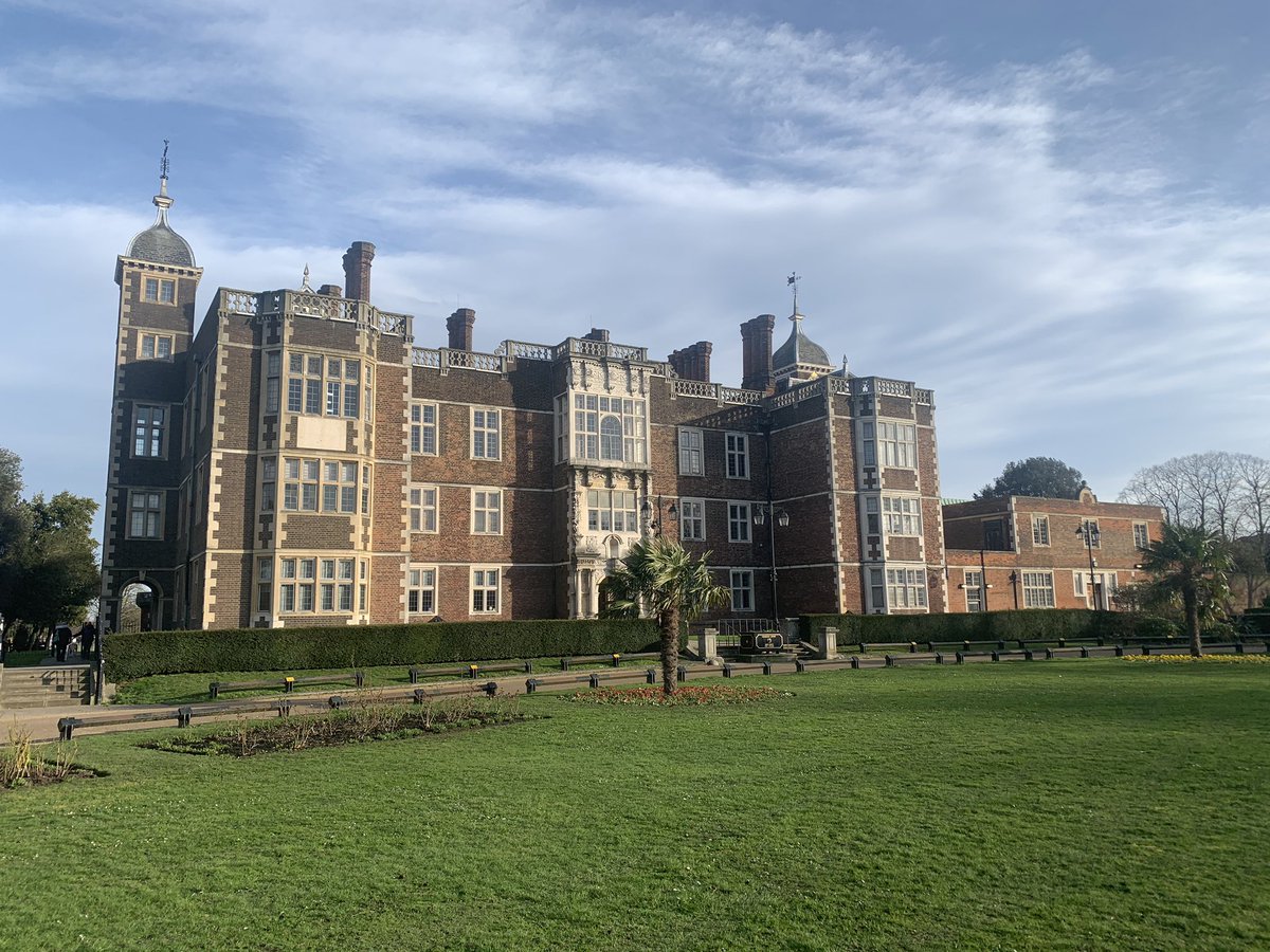 Finding out about all things @GreenwichDance today with <a href="/pagravdanceco/">Pagrav Dance Company</a> at the sunkissed <a href="/charlton_house/">Charlton House</a> #dancingfriends