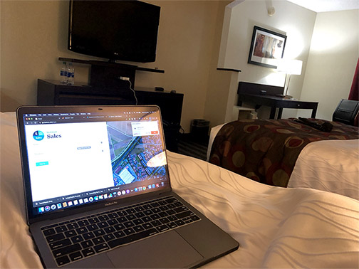 mijanibal's tweet image. #FunnelHackingLIVE is probably the only event that I&apos;ve been to that starts after 12pm. I&apos;m loving it!