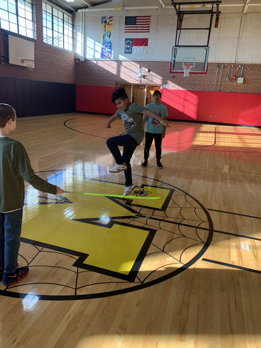 MicroPhysEd's tweet photo. Jump rope fun with 5th grade! #MicroPride https://t.co/qSIDrUs1vw