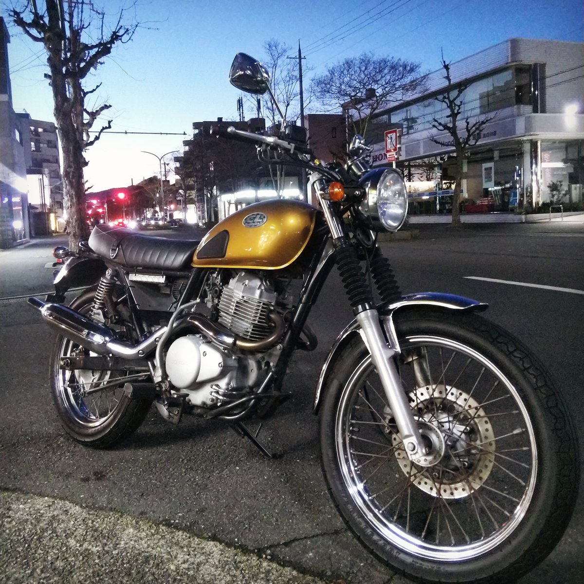 イーグル店主 A Twitter 1 29 For Sale 1998年式 Cl400 4バルブヘッド ツインポート単気筒のエンジンフィールが魅力のスクランブラーです 基本ノーマルですが少しカスタムしてあります 機関快調 外装もきれいです 現在はナンバー返納済みです