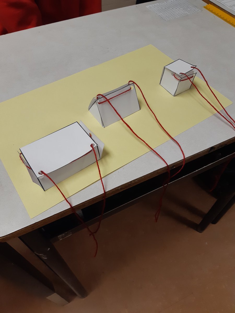 S_Achkar's tweet image. Les élèves de M Boudreau @FiveBridgesJrHi utilisent les développements de certaines formes en 3D pour calculer leurs aires de surfaces. Using pull-up nets to calculate #SurfaceArea of 3D shapes #handsonmath #SeeWhatAmLearning #hrcemath #pullupnets #mathisfun
