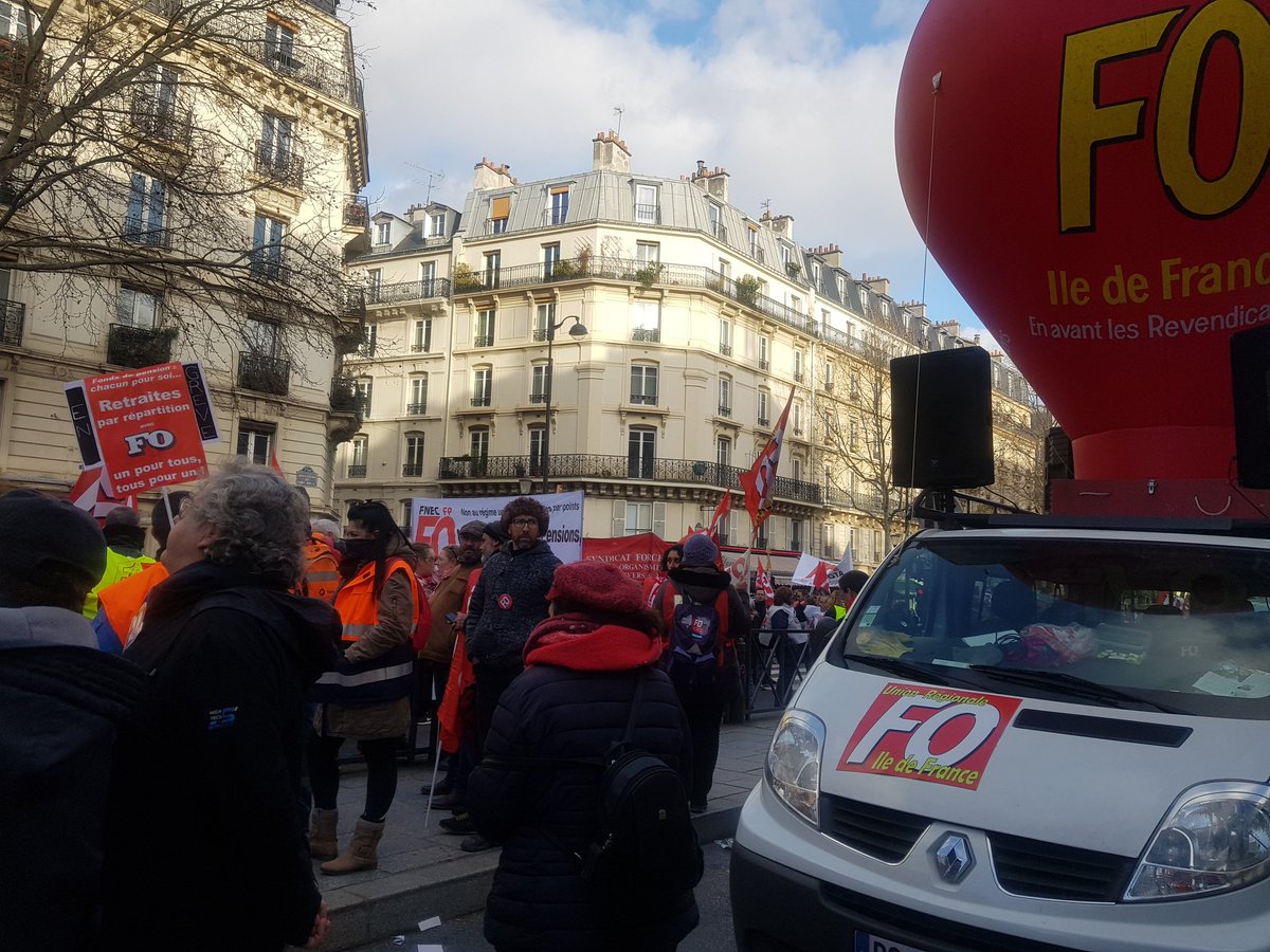 force_ouvriere's tweet photo. Le cortège parisien en FOrce pour nos #retraites ! #greve29janvier https://t.co/8ECpvORsWc