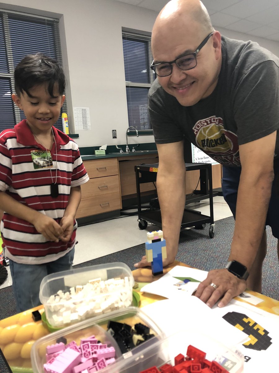 stemincyfair's tweet photo. LEGO superheroes and mosaics @CFISDAndre STEM night @cfisd #cfisdspirit #stemincyfair https://t.co/D1xvjTJUv9