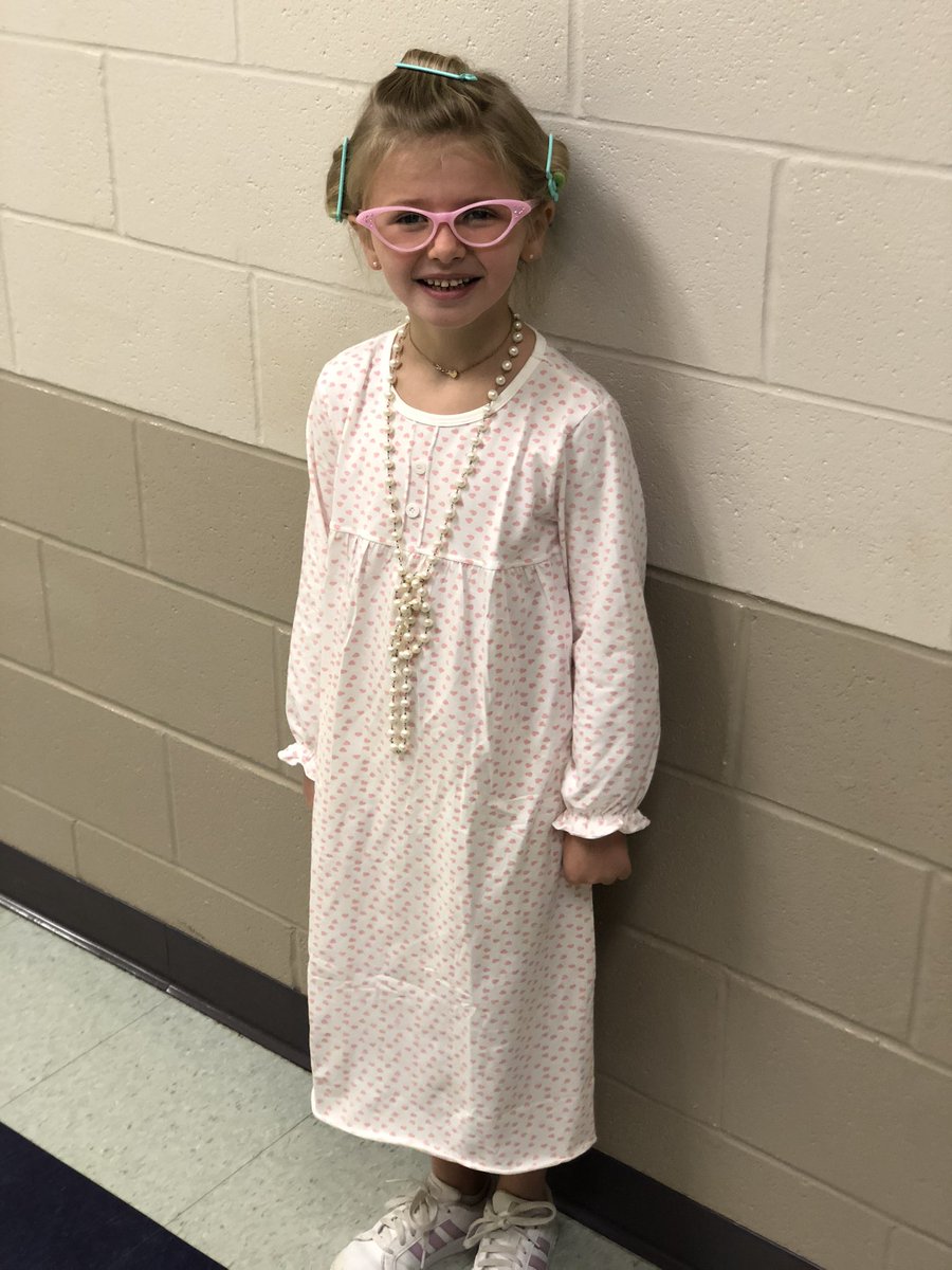 kinardmde's tweet photo. Hip Hip Hooray, it’s the 100th day! 💯 #100daysbrighter #Kindergarten #SBISD100 @MDEsbisd @SBISD https://t.co/zdNPgMjQQB
