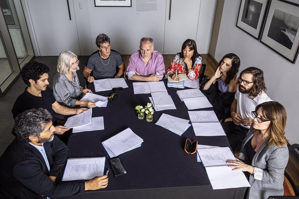 JaviPonzo's tweet photo. Llega #ElReino, con #DiegoPeretti, @chinodarin, #NancyDuplaa, #JoaquinFurriel, @p_lanzani, #MercedesMoran y #veraspinetta para #Netflix.
Dirigida por Marcelo Piñeyro y escrita junto a @claudiapineiro https://t.co/Rlq3LRfAcb